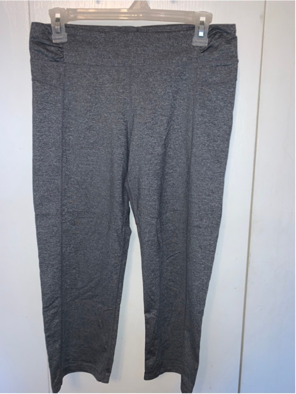 Women's Kirkland Signature Gray yoga style Capri Pants M